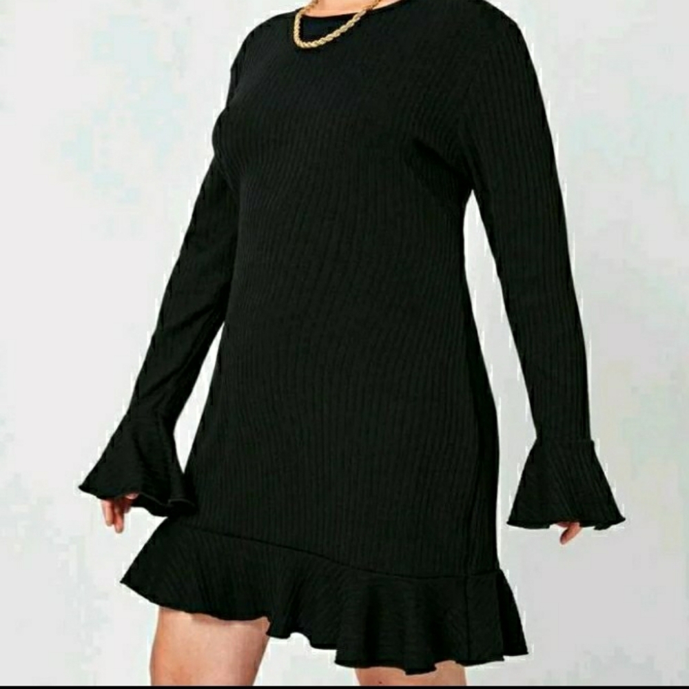 NWOT Simple Plus size black dress